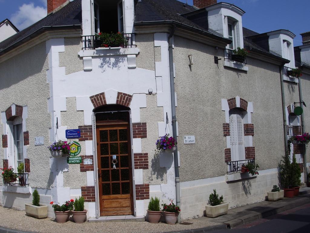 Bed and Breakfast Les Glycines Plaimpied-Givaudins Exterior foto