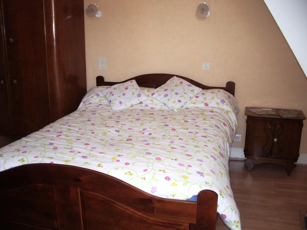 Bed and Breakfast Les Glycines Plaimpied-Givaudins Exterior foto