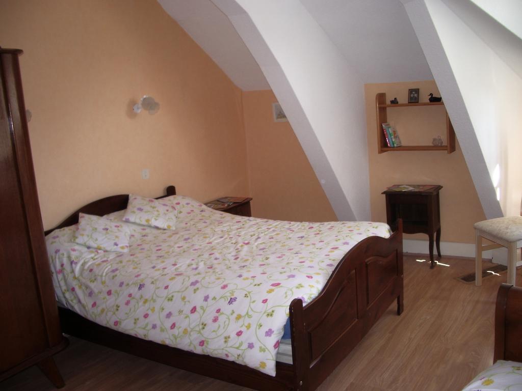 Bed and Breakfast Les Glycines Plaimpied-Givaudins Exterior foto